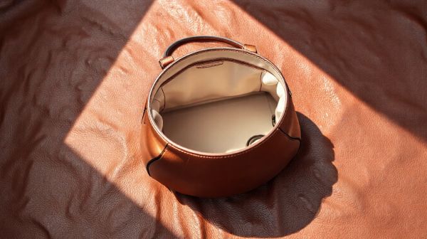 Les avantages à choisir un sac à main rond tendance